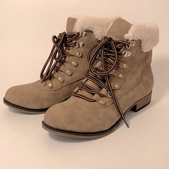 Chase + Chloe Shoes - Chase + Chloe Combat Boots NWT size 6